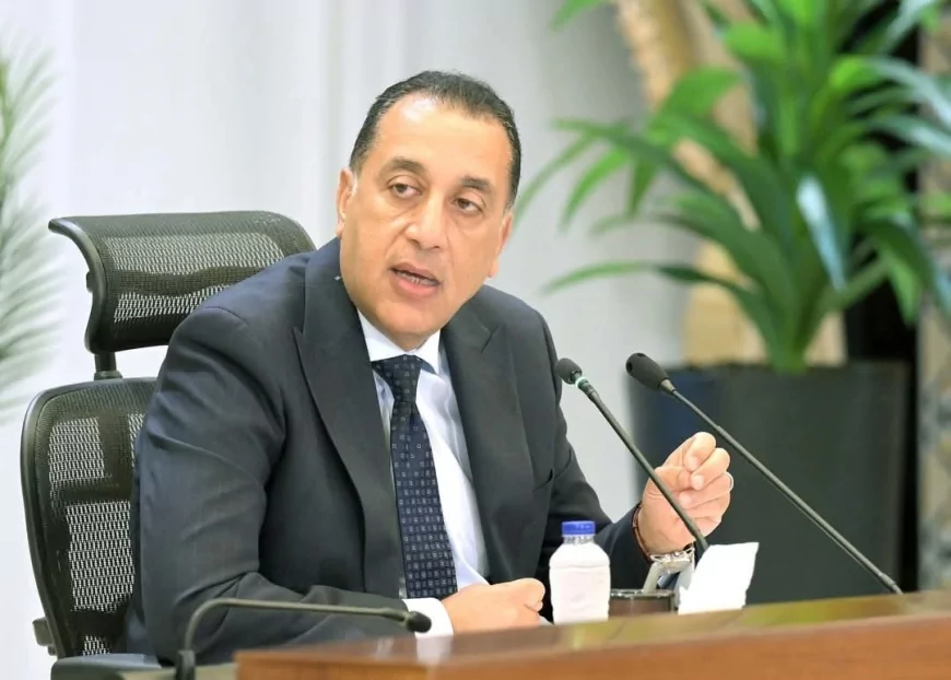 مدبولي يتفقد استعدادات استيراد الغاز الطبيعي بميناء السخنة