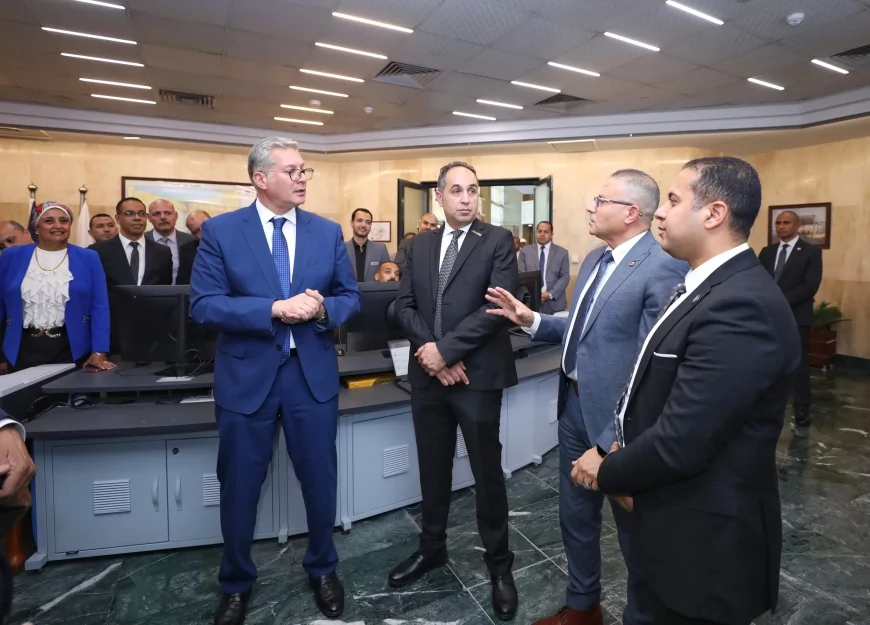 وزير البترول يتفقد مشروع منظومة "سكادا" لمراقبة تداول البوتاجاز بشركة بتروجاس