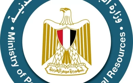 حادث انقلاب البارج البحري "Adam Marine 12" بخليج السويس ووزيرا البترول والعمل يتابعان ميدانيًا