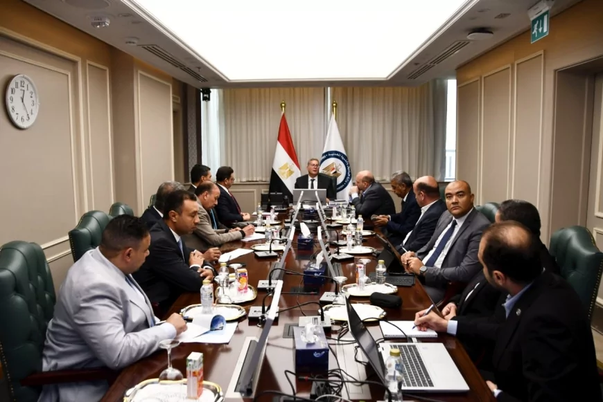 بحضور أعضاء لجنة التحقيق الفني.. وزير البترول يلتقي مسئولي شركة أديس