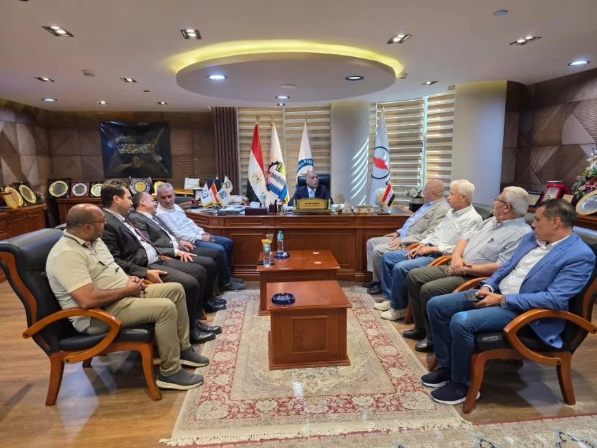 رئيس نقابة البترول يستقبل وفد النقابة العامة للعاملين بالبتروكيماويات والغاز في فلسطين