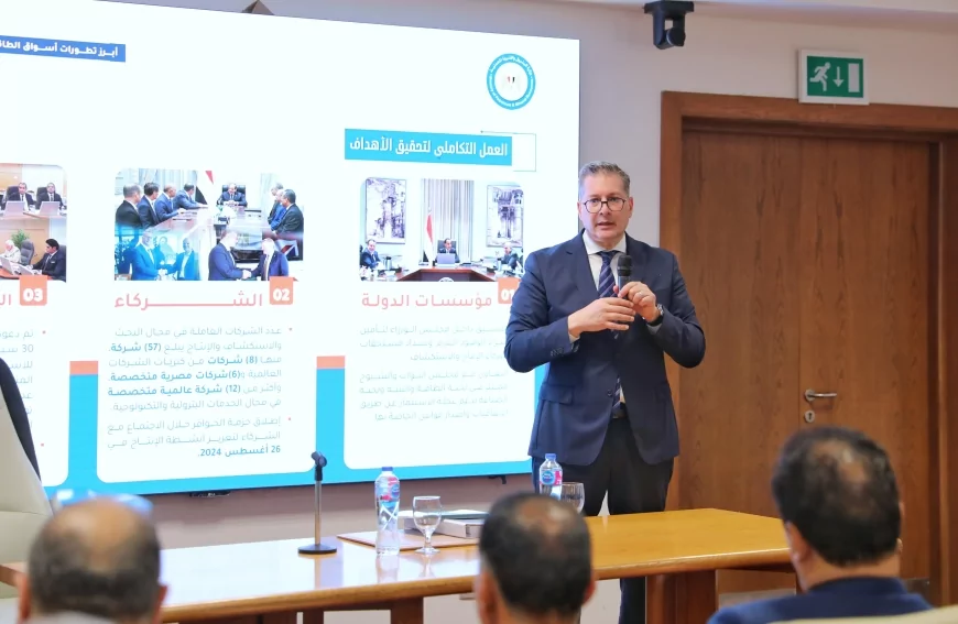 وزير البترول يلتقي السفراء المكلفين برئاسة بعثات مصر الدبلوماسية