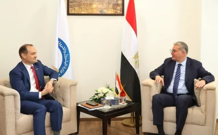 وزير البترول يبحث مع نائب رئيس أباتشي خطط الشركة في البحث والاستكشاف وإنتاج الغاز والبترول بمصر