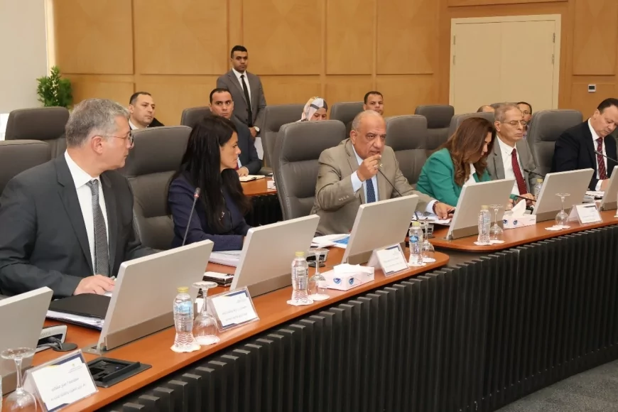 المجلس الأعلى للطاقة يناقش توفير الطاقة اللازمة ورفع القدرة لعدد 14 مشروعًا صناعيًا وخطوط إنتاج جديدة