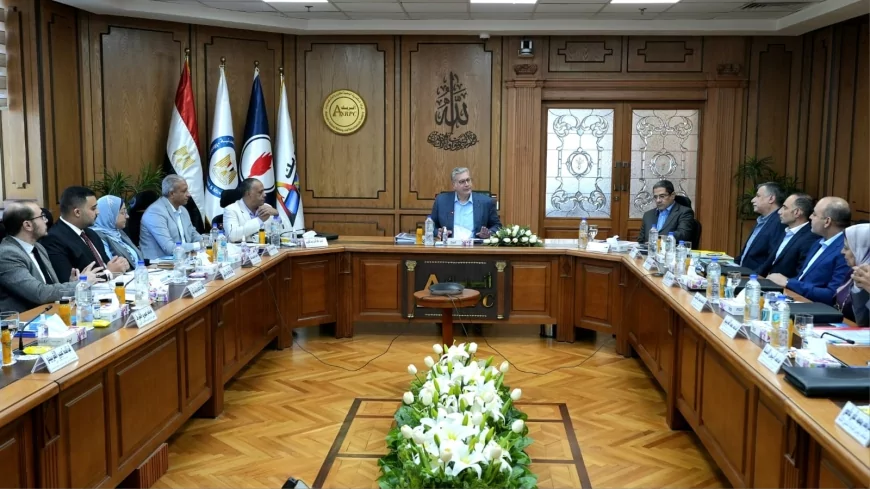 وزير البترول يتفقد العمل بالوحدات الإنتاجية بشركة "أنربك"