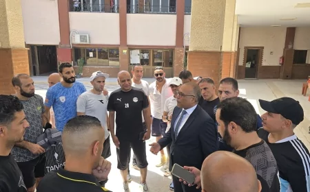 "عباس صابر" يلتقي بعثة فريقي نقابة البترول قبل المشاركة التاريخية في بطولة الجمهورية للشركات