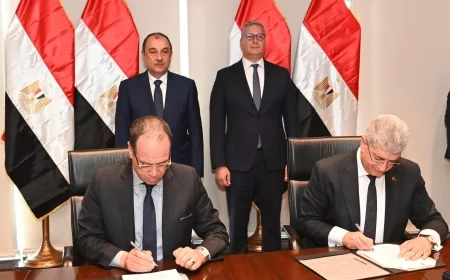 وزيرا قطاع الأعمال والبترول يشهدان توقيع عقد بين "إيجوث" و"بتروجت" لإعادة تأهيل وتشغيل فندق "جيت بيتش" بالعين السخنة