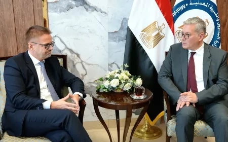 وزير البترول والثروة المعدنية يبحث مع توتال إنرجيز تعزيز منظومة النقل الآمن للمنتجات البترولية وفق أحدث المعايير العالمية