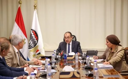 وزير قطاع الأعمال العام يتابع مشروعات "النصر للإسكان" ويؤكد على تحسين الأداء وخدمة العملاء