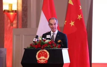 بالنيابة  عن رئيس مجلس الوزراء ..  وزير الاتصالات يشارك فى احتفالية سفارة الصين بالقاهرة بمناسبة العيد الوطنى الصينى الـ 76