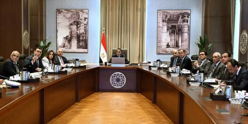 "الحكومة " تسعى لتنظيم الإعلانات على الطرق العامة وتطوير منظومة الرخص