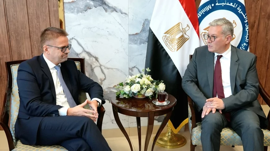 وزير البترول والثروة المعدنية يبحث مع توتال إنرجيز تعزيز منظومة النقل الآمن للمنتجات البترولية وفق أحدث المعايير العالمية