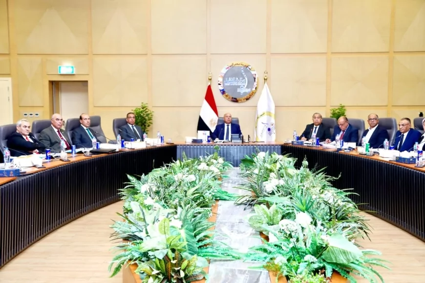 الفريق كامل الوزير يترأس اجتماع الجمعية العامة للشركة القابضة للطرق والكباري
