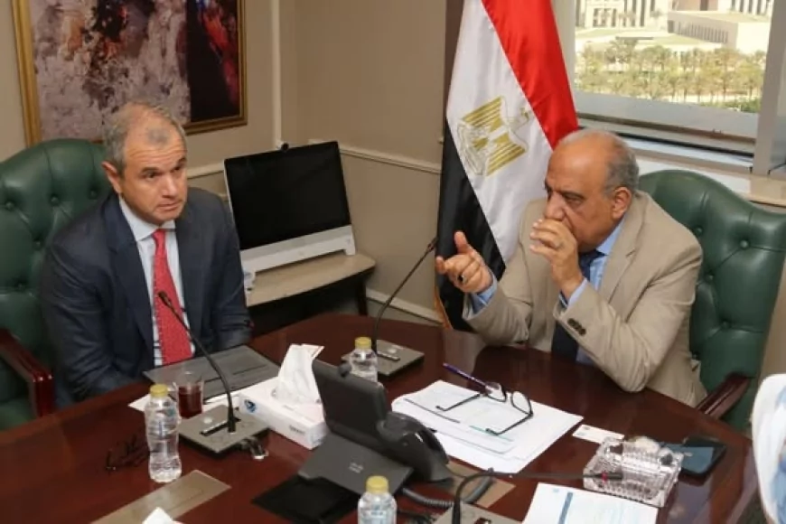 وزير الكهرباء يبحث مع "الكازار" الإماراتية تعزيز الاستثمارات في الطاقة المتجددة