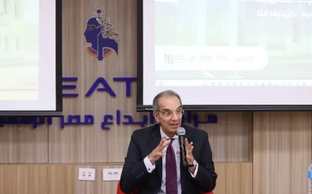 في ختام جولته بصعيد مصر: وزير الاتصالات يلتقي شباب "كريتيفا قنا" ويؤكد نجاح رؤية الإبداع الرقمي