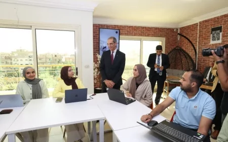 في دعم غير مسبوق للشركات الصغيرة والمتوسطة.. وزير الاتصالات يزور شركات "أبيكس" و"نت أرابيا" ومركز "إكسيد" بالصعيد