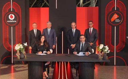 المتحف المصري الكبير يدخل عصر الذكاء الاصطناعي بشراكة "فودافون"