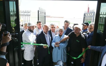 في إطار دعم الاستراتيجية الصناعية: وزير الصناعة والنقل يفتتح منشآت جديدة في جمصة ويؤكد على حوار الحكومة المباشر مع المستثمرين