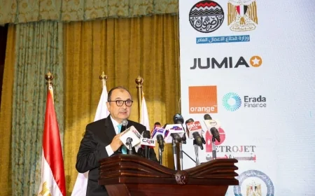 وزير قطاع الأعمال العام يشهد احتفالية مئوية "روز اليوسف"