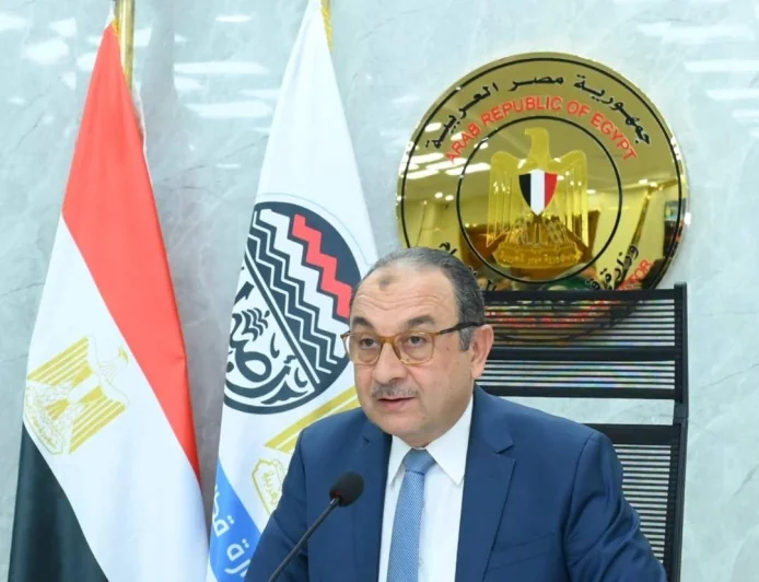 بالإنفوجراف.. الشركة القابضة للقطن والغزل والنسيج تحقق نموًا قويًا في المبيعات والصادرات خلال 2024–2025