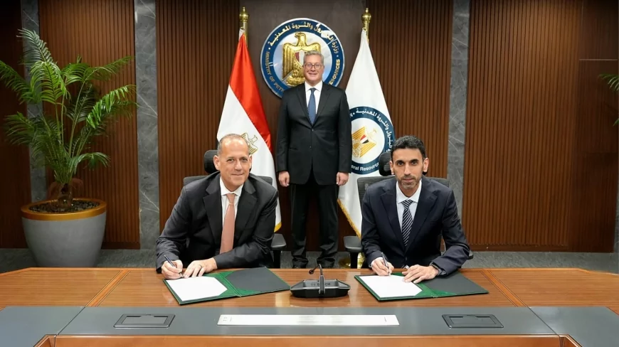 وزير البترول والثروة المعدنية يشهد توقيع عقد أعمال الحفر بين بي بي وفالاريس لخمس آبار جديدة للغاز بالبحر المتوسط