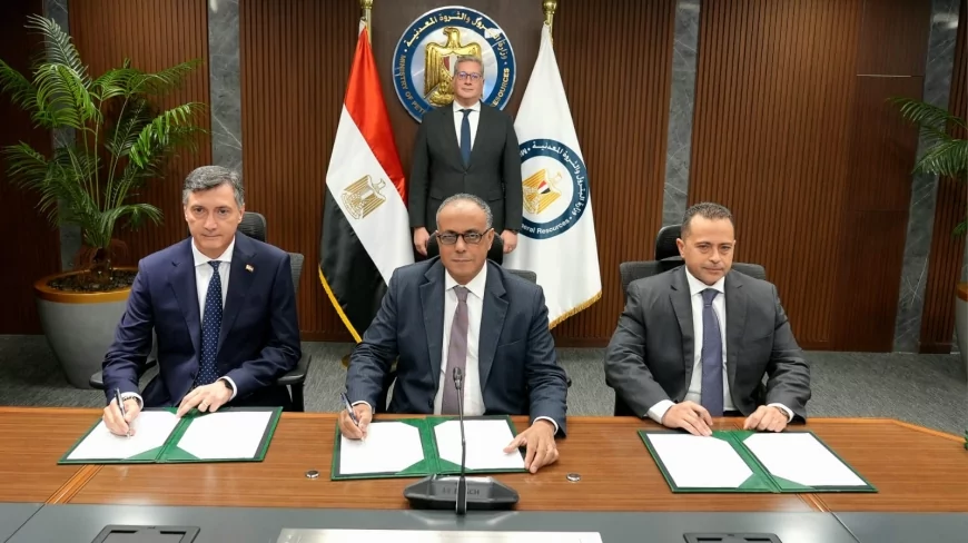 وزير البترول والثروة المعدنية يشهد توقيع تمديد عقد تنمية حقل بلطيم شرق بين هيئة البترول وشركتي "إيني" و"بي بي"