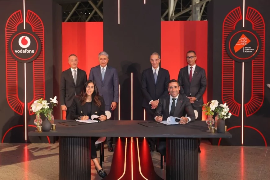المتحف المصري الكبير يدخل عصر الذكاء الاصطناعي بشراكة "فودافون"