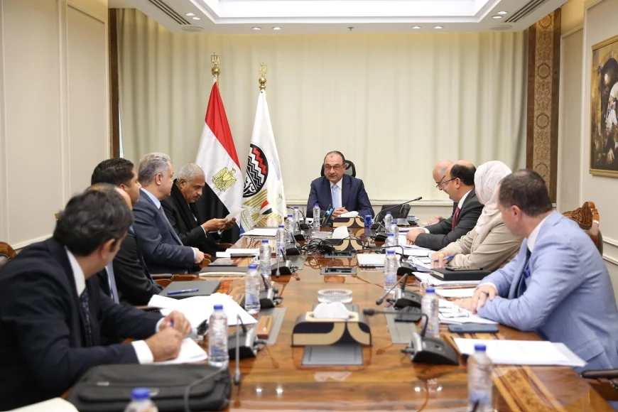 وزير قطاع الأعمال العام يبحث مع مجموعة "طلعت مصطفى" تعزيز التعاون في المشروعات السياحية والفندقية