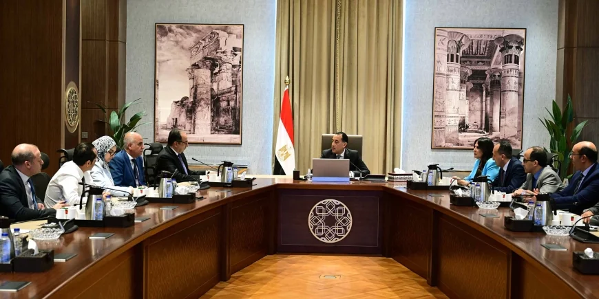 رئيس الوزراء يستعرض: فرص استثمارية ضخمة في السياحة والتشييد وتطوير أصول الدولة