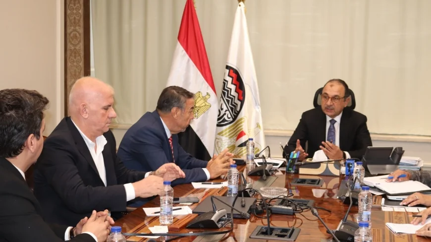 وزير قطاع الأعمال العام يستقبل رئيس مجموعة اروجلو العالمية لبحث فرص الاستثمار والتعاون في إدارة وتشغيل عدد من مصانع الغزل والنسيج الجديدة