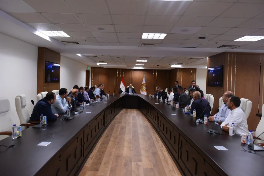 وزير العمل: دراسة تأسيس مركز تدريب مهني داخل "المنطقة شق الثعبان" لتأهيل العمال على مجالات صناعة الرخام والجرانيت