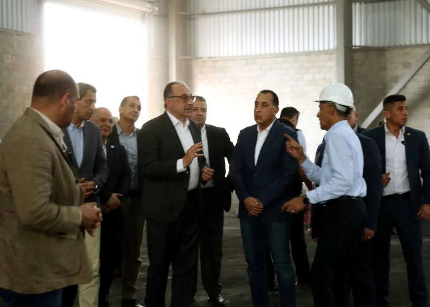 بعد حضوره فعاليات إعادة تشغيله..  رئيس الوزراء يتفقد مراحل الإنتاج بمصنع الشركة المصرية لبلوكات الأنود الكربونية بالسخنة
