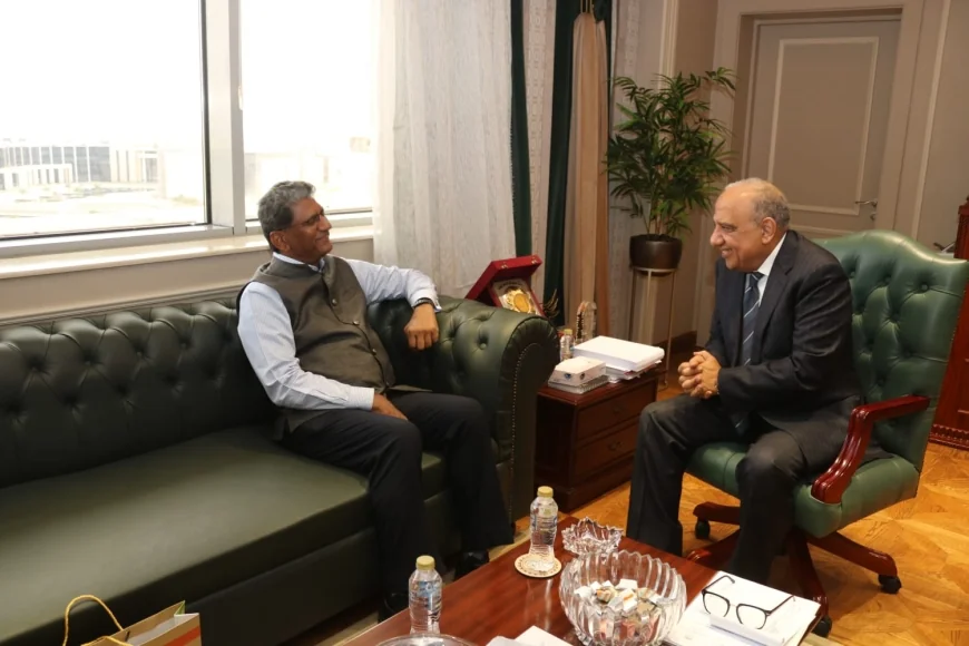 وزير الكهرباء يبحث مع سفير الهند تعزيز التعاون في مجالات الطاقة المتجددة والهيدروجين الأخضر