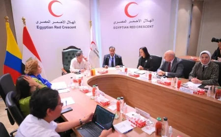 رئيس جمهورية كولومبيا يزور الهلال الأحمر المصري .. ويشيد بالجهود المصرية في تقديم المساعدات الإنسانية للفلسطينيين في قطاع غزة