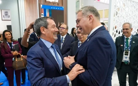 وزير البترول يتفقد الجناح المصري في معرض أديبك 2025