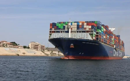 الفريق أسامة ربيع: "قناة السويس شهدت عبور سفينة الحاويات CMA CGM BENJAMIN FRANKLIN أكبر سفينة حاويات تعبر القناة منذ عامين"