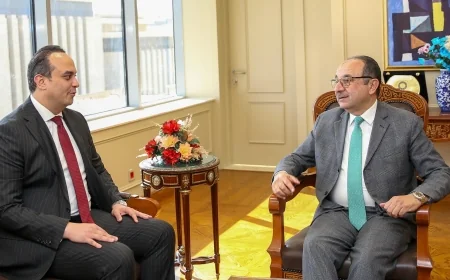 وزير قطاع الأعمال العام يستقبل رئيس هيئة الرعاية الصحية لبحث تعزيز التعاون المشترك