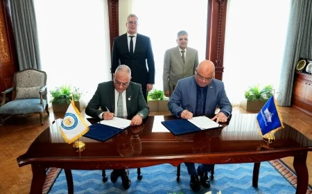 وزارة البترول والثروة المعدنية وهيئة قناة السويس توقعان مذكرة تفاهم حول الإجراءات التنفيذية لإنشاء محطة لإسالة وتموين الغاز الطبيعي المسال