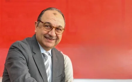 وزير قطاع الأعمال العام يدلي بصوته في انتخابات مجلس النواب بلجنته الانتخابية بمدرسة سيزا نبراوي بالقاهرة الجديدة