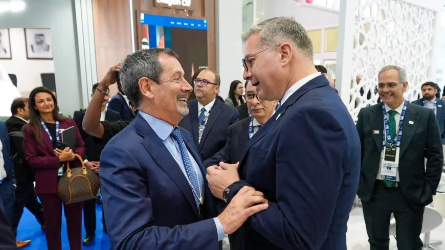 وزير البترول يتفقد الجناح المصري في معرض أديبك 2025