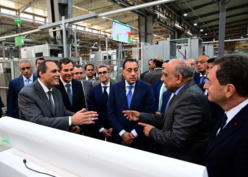 رئيس الوزراء يفتتح توسعات المصنع الإقليمي لشركة "شنايدر إلكتريك" بمدينة بدر