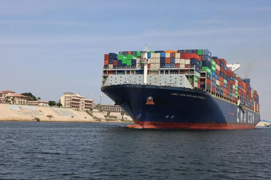 الفريق أسامة ربيع: "قناة السويس شهدت عبور سفينة الحاويات CMA CGM BENJAMIN FRANKLIN أكبر سفينة حاويات تعبر القناة منذ عامين"