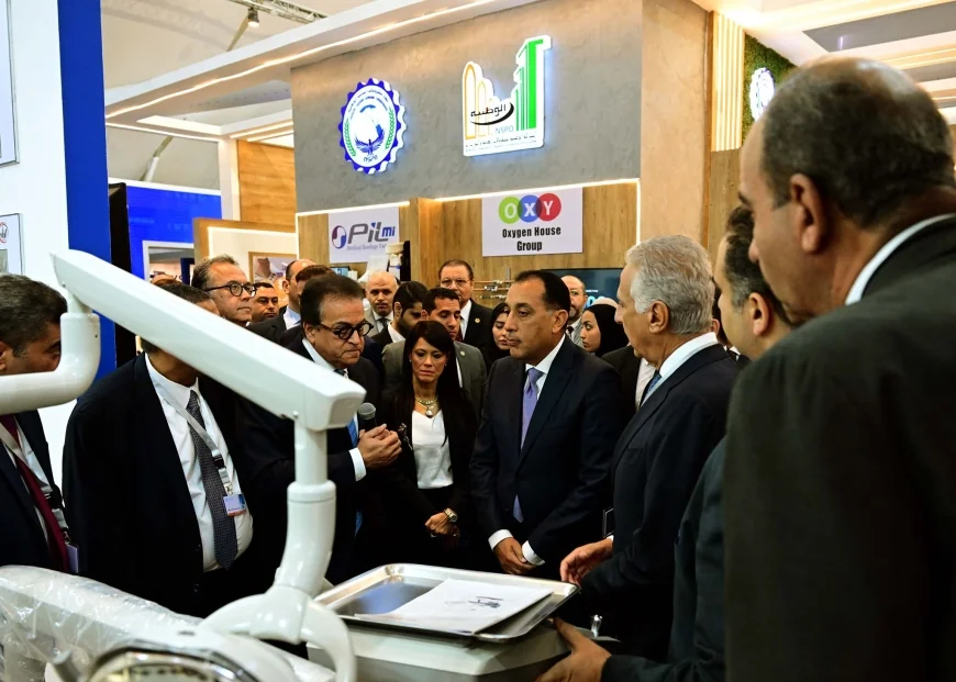 خلال فاعليات مؤتمر PHDC’25.. رئيس الوزراء يتفقد معرض "سمارت ديجيتال هيلث جيت"