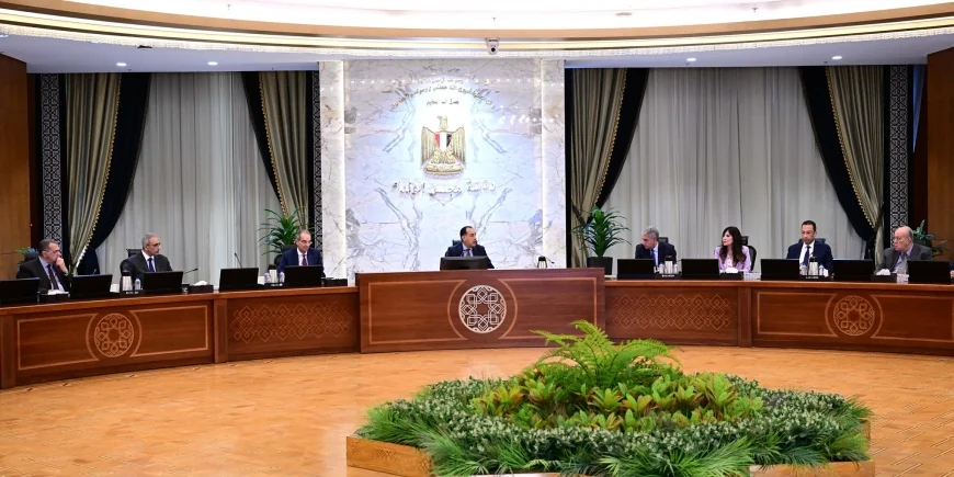 رئيس الوزراء يتابع خطة تسهيل دخول السائحين إلكترونياً.. و"مدبولي": نستهدف تحسين تجربة الزائر وتوفير العملة الصعبة