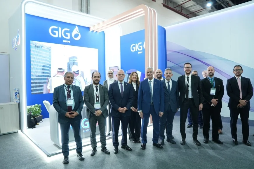 رئيس هيئة الرقابة المالية يستعرض استراتيجية “التنظيم الذكي” أمام رئيس الوزراء في معرض Cairo ICT 2025