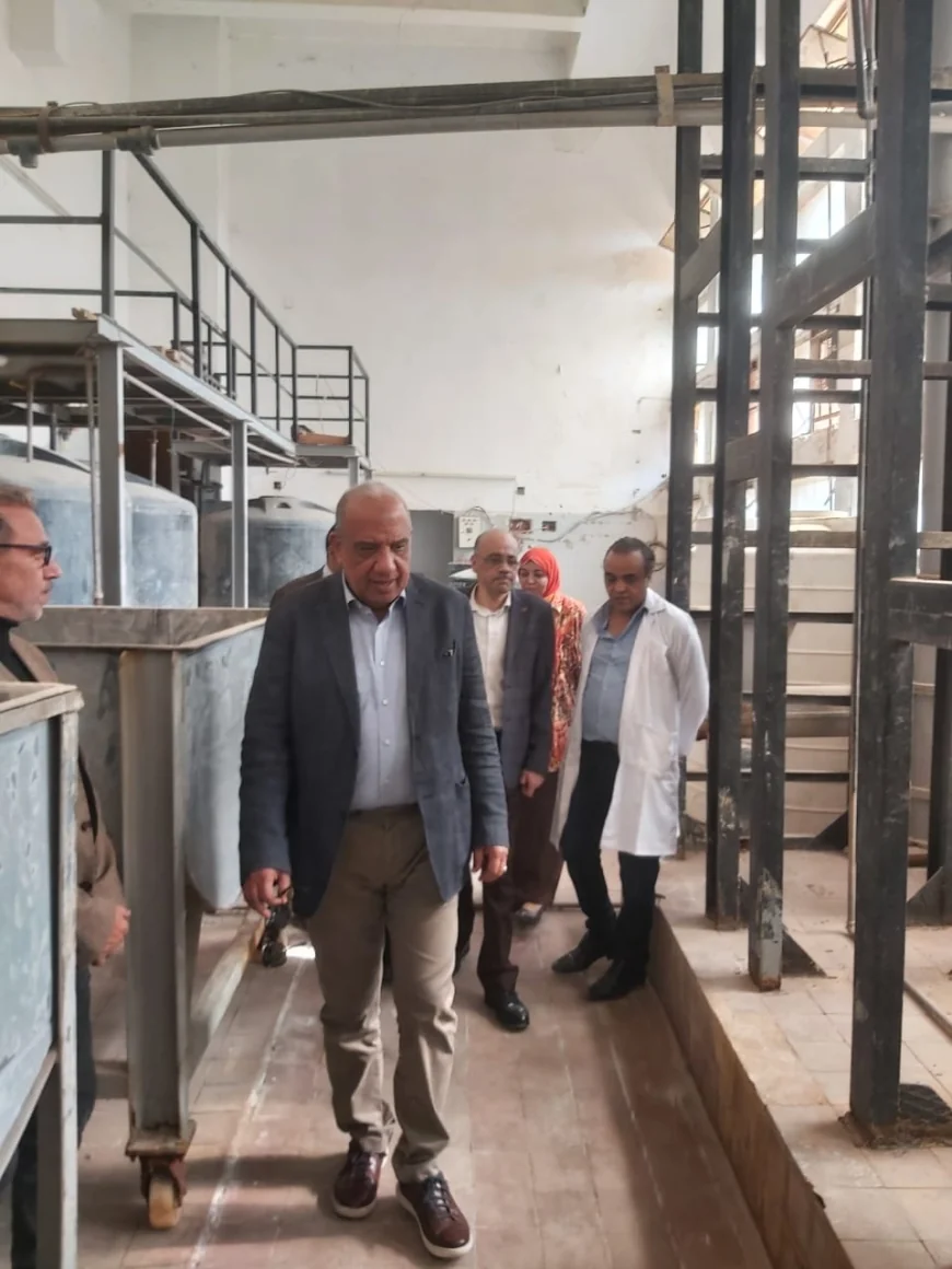 فى زيارة ميدانية .. وزير الكهرباء والطاقة المتجددة يتفقد مجمع الوحدات التكنولوجية التابع لهيئة المواد النووية بمنطقة أنشاص