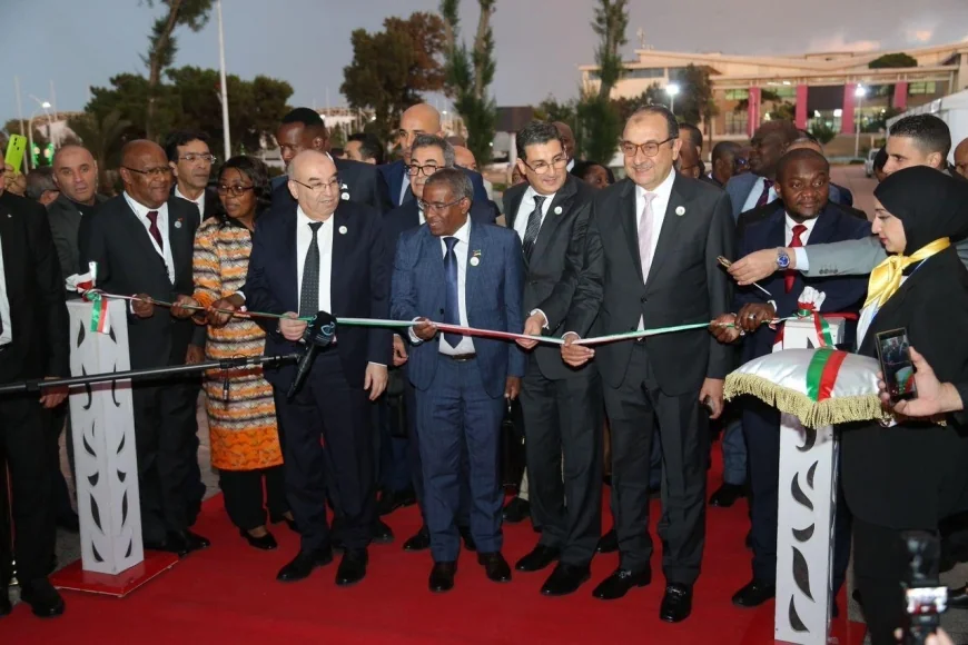 وزير قطاع الأعمال العام يشهد افتتاح المعرض المصاحب للمؤتمر الوزاري الأفريقي لإنتاج الأدوية وتكنولوجيا الصحة في الجزائر