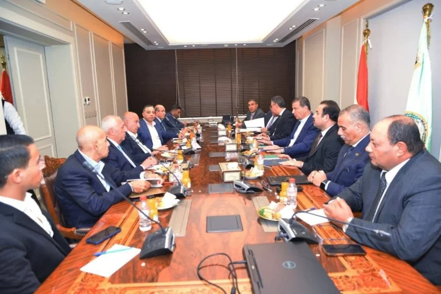 ​اجتماع ثلاثي رفيع المستوى لمناقشة دعم صناعة الدواجن وخفض الاستيراد