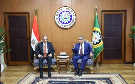 وزير الاتصالات يتفقد مشروعات البنية الرقمية بالدقهلية ويزور شركة القمم السعودية