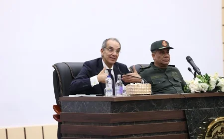 وزير الاتصالات ومدير الأكاديمية العسكرية يلتقيان طلاب مبادرة “الديجيليين” الرئاسية